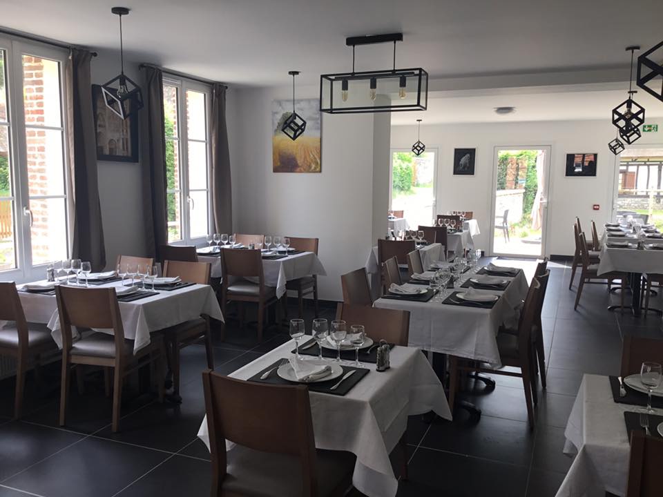 Salle du Relais des Chaumières d'Aizier Salle du Relais des Chaumières d'Aizier