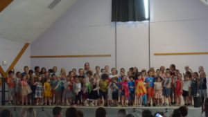 Les enfants de l'école René BUNEL de Trouville-La-Haule (Spectacle de fin d'année scolaire 2017-2018)