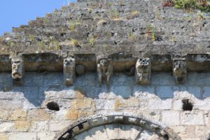 Les modillons de l'église St Pierre d'Aizier